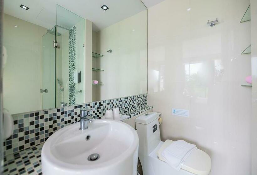 اتاق لوکس با چشم‌انداز دریا, Serenotel Pattaya
