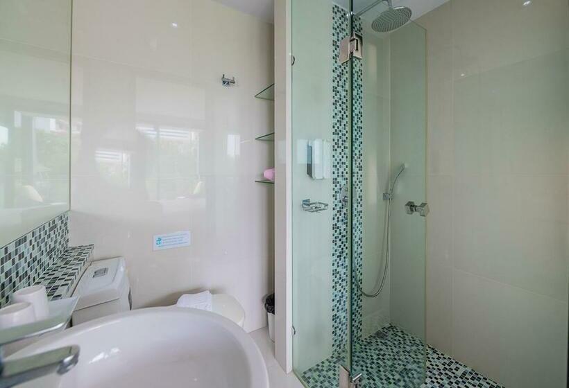 اتاق لوکس با چشم‌انداز دریا, Serenotel Pattaya