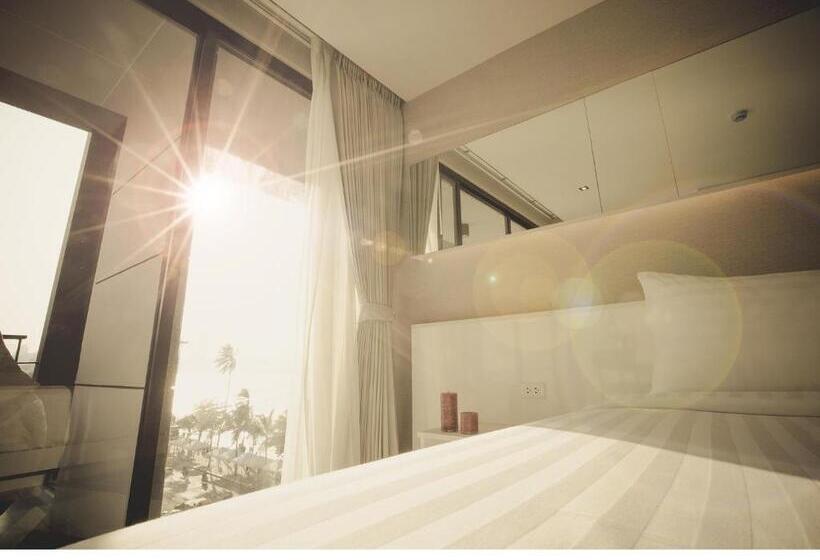 اتاق لوکس با چشم‌انداز دریا, Serenotel Pattaya