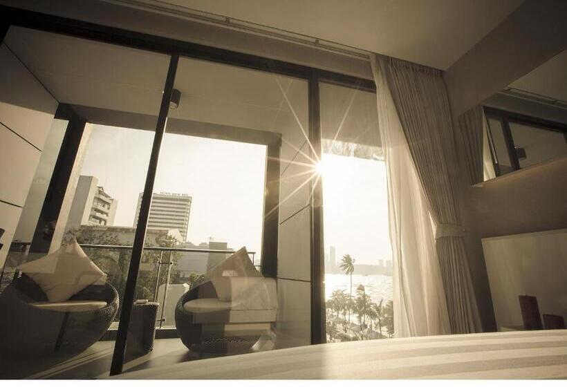 اتاق لوکس با چشم‌انداز دریا, Serenotel Pattaya