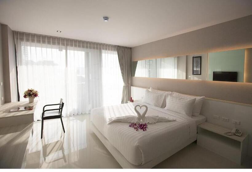اتاق لوکس با چشم‌انداز دریا, Serenotel Pattaya