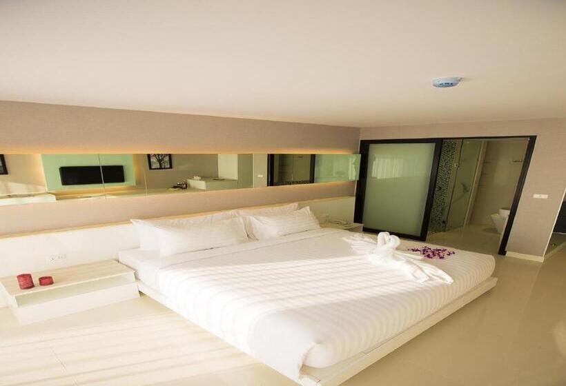 اتاق لوکس با چشم‌انداز دریا, Serenotel Pattaya
