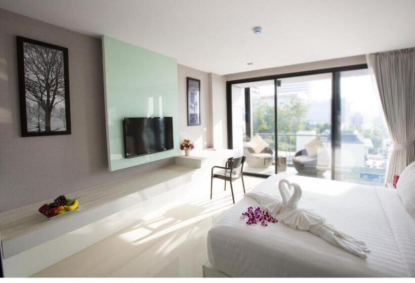 اتاق لوکس با چشم‌انداز دریا, Serenotel Pattaya