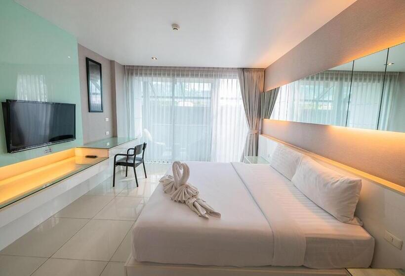 اتاق سوپریور, Serenotel Pattaya