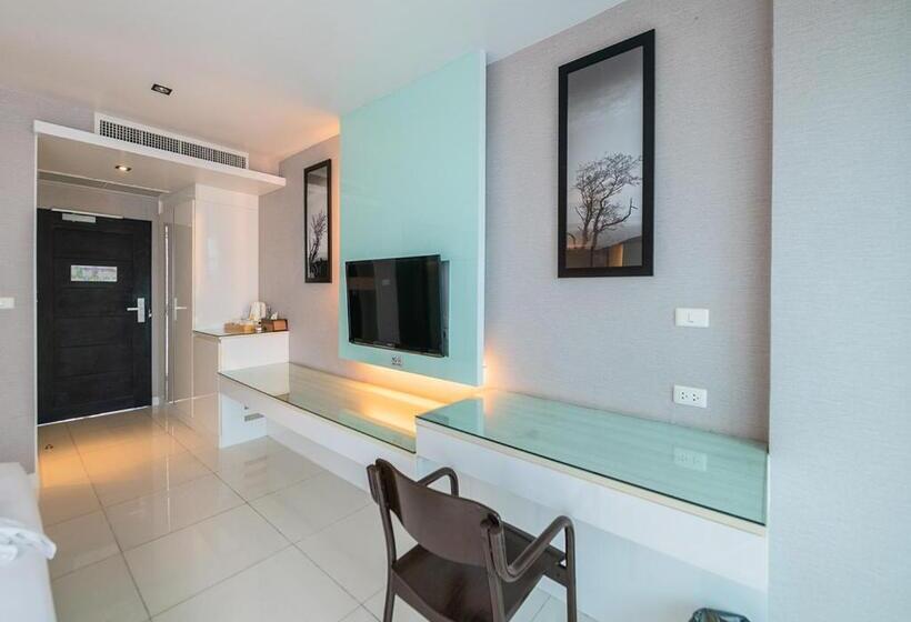 اتاق سوپریور, Serenotel Pattaya