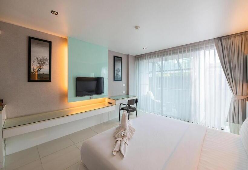 اتاق سوپریور, Serenotel Pattaya