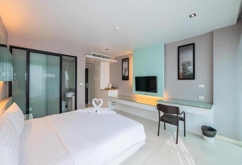 اتاق سوپریور, Serenotel Pattaya