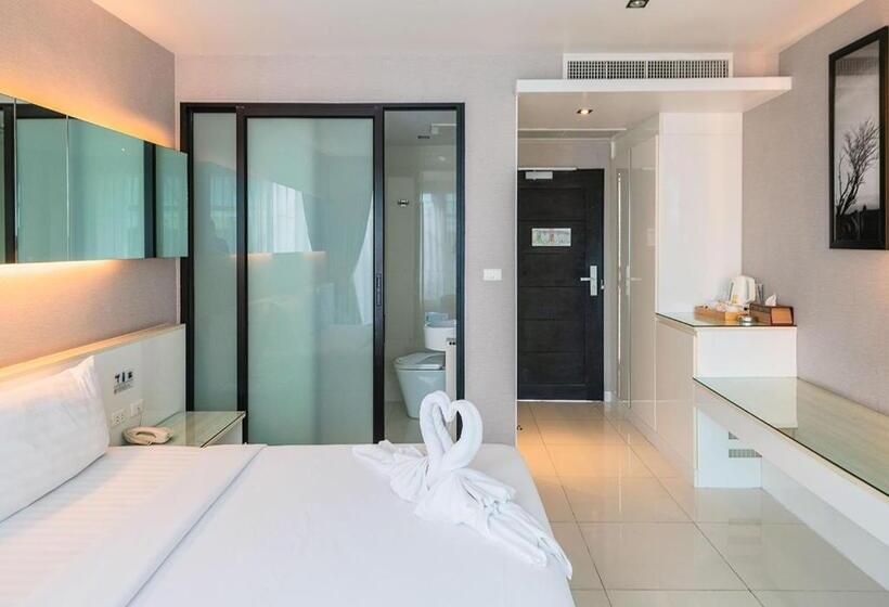 اتاق سوپریور, Serenotel Pattaya