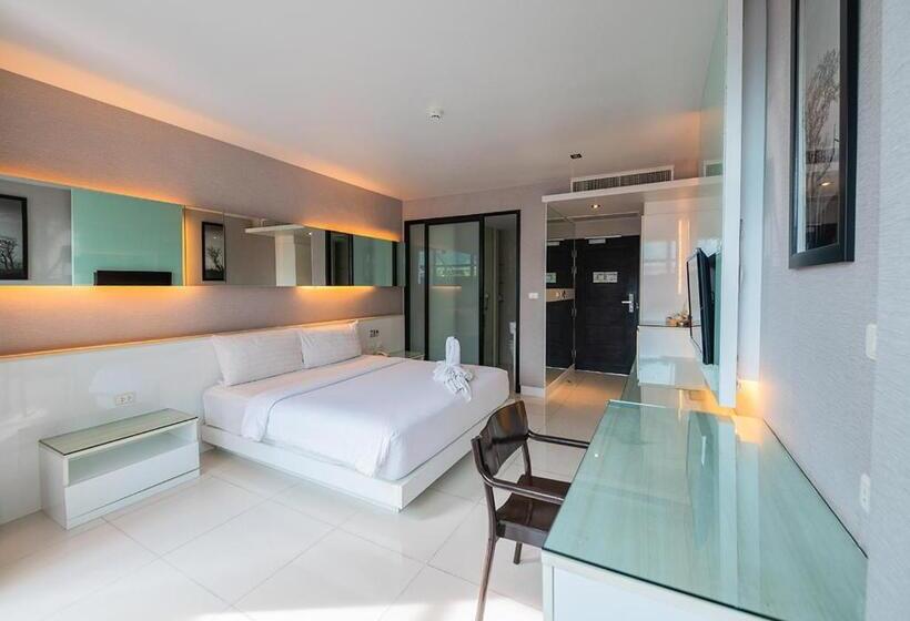 اتاق سوپریور, Serenotel Pattaya