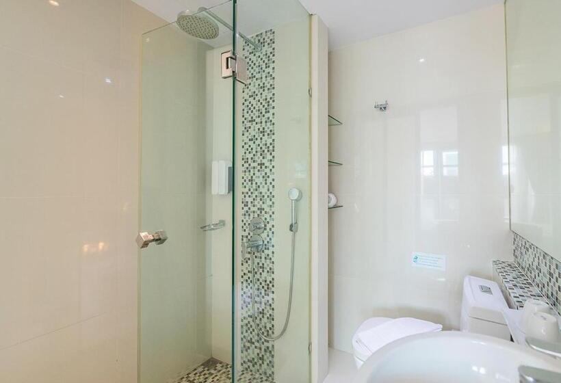 اتاق سوپریور, Serenotel Pattaya