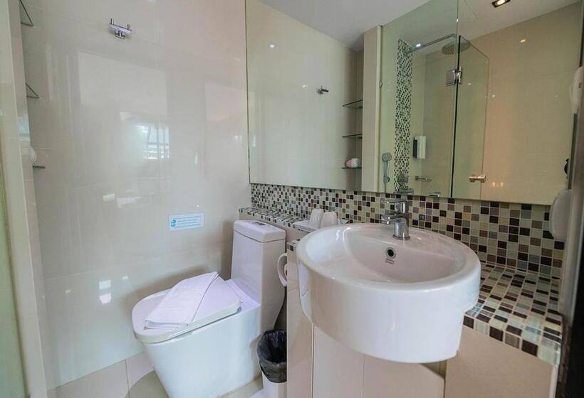 اتاق سوپریور, Serenotel Pattaya