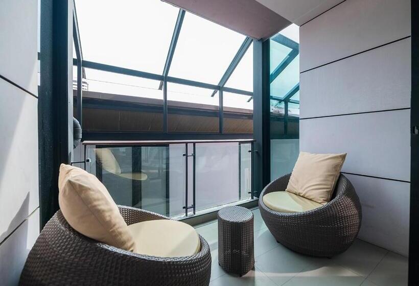 اتاق سوپریور خانوادگی, Serenotel Pattaya