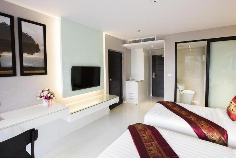 اتاق سوپریور خانوادگی, Serenotel Pattaya