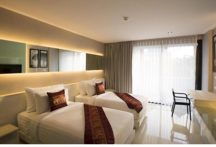 اتاق سوپریور خانوادگی, Serenotel Pattaya