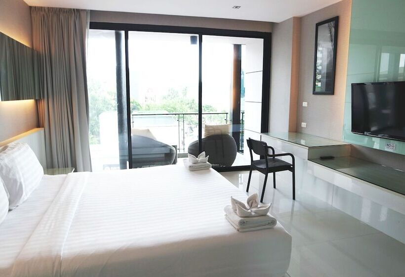 اتاق لوکس با چشم‌انداز دریا, Serenotel Pattaya