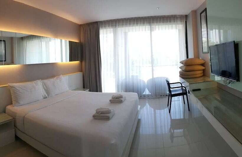 اتاق لوکس با چشم‌انداز دریا, Serenotel Pattaya