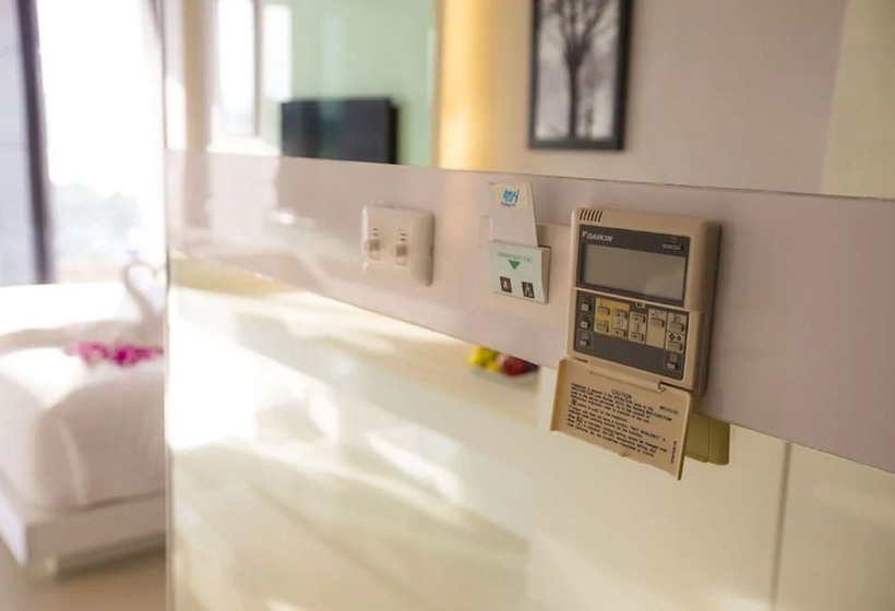 اتاق لوکس با چشم‌انداز دریا, Serenotel Pattaya