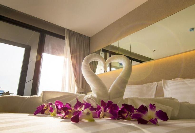 اتاق لوکس با چشم‌انداز دریا, Serenotel Pattaya