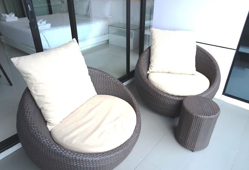 اتاق لوکس با چشم‌انداز دریا, Serenotel Pattaya