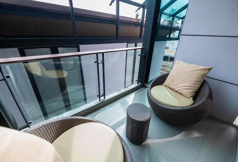 اتاق سوپریور, Serenotel Pattaya