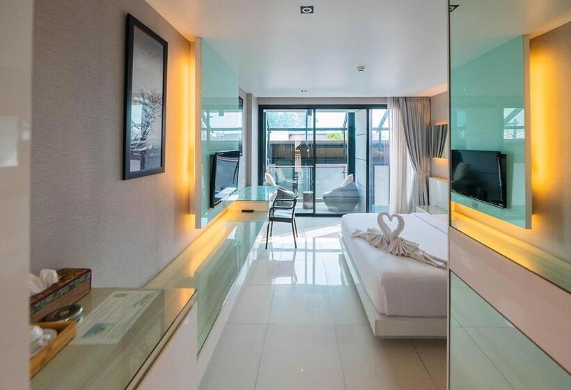 اتاق سوپریور, Serenotel Pattaya