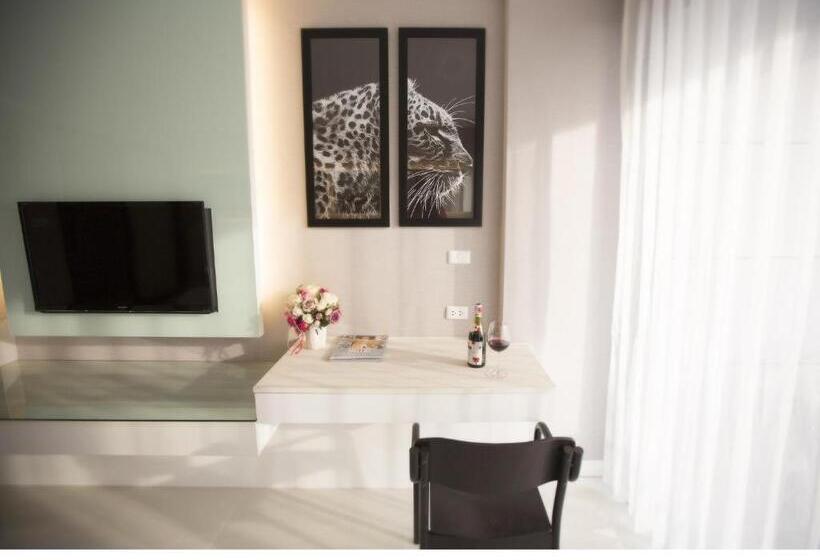 اتاق سوپریور, Serenotel Pattaya