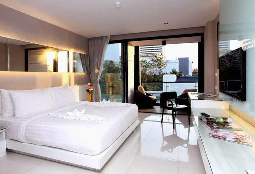 اتاق لوکس با چشم‌انداز دریا, Serenotel Pattaya