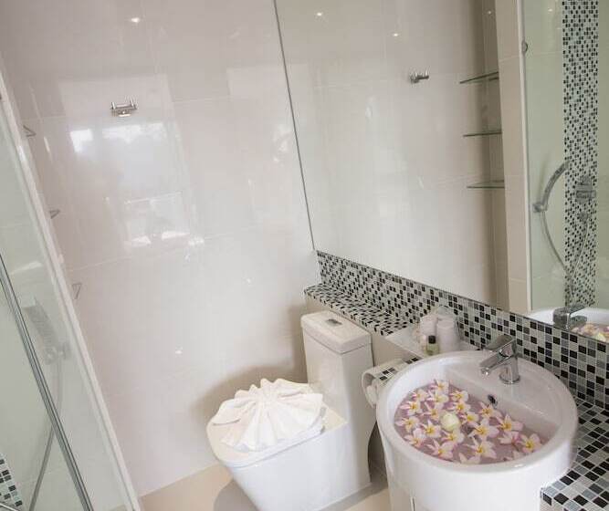 اتاق لوکس با چشم‌انداز دریا, Serenotel Pattaya