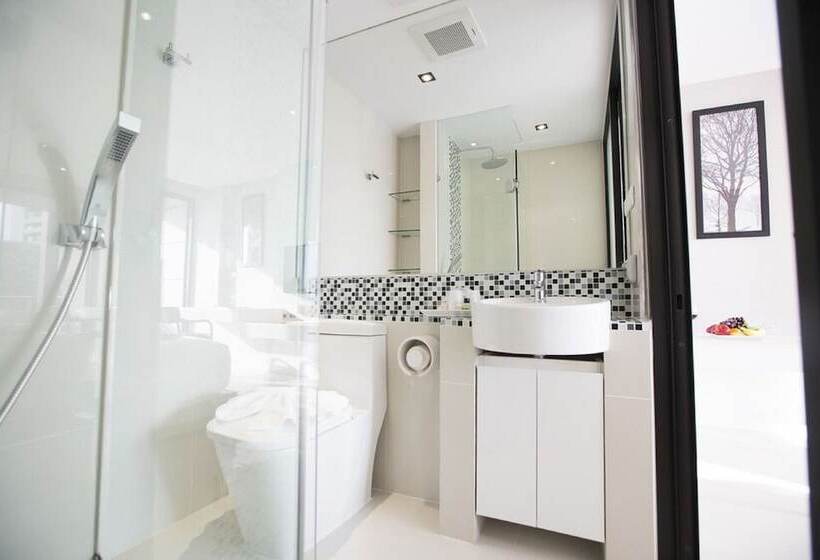 اتاق لوکس با چشم‌انداز دریا, Serenotel Pattaya