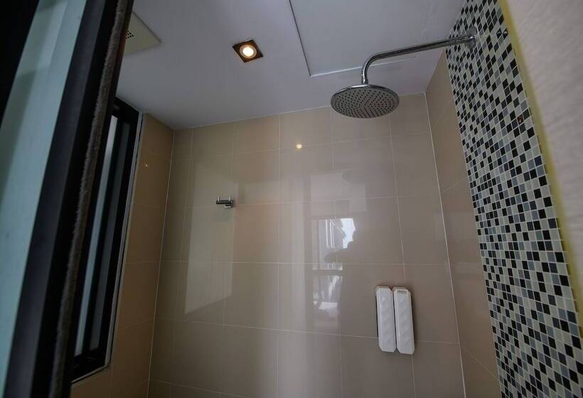 اتاق استاندارد با چشم‌انداز دریا, Serenotel Pattaya