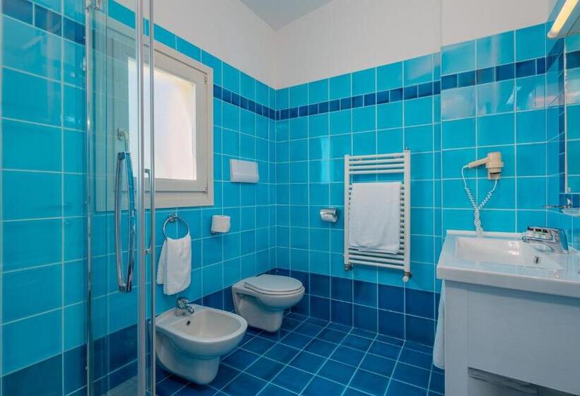 اتاق لوکس با چشم‌انداز دریا, The Pelican Beach Resort & Spa  Adults Only