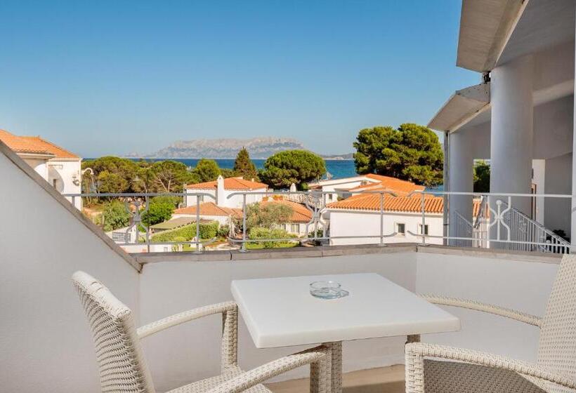 اتاق استاندارد با چشم‌انداز دریا, The Pelican Beach Resort & Spa  Adults Only