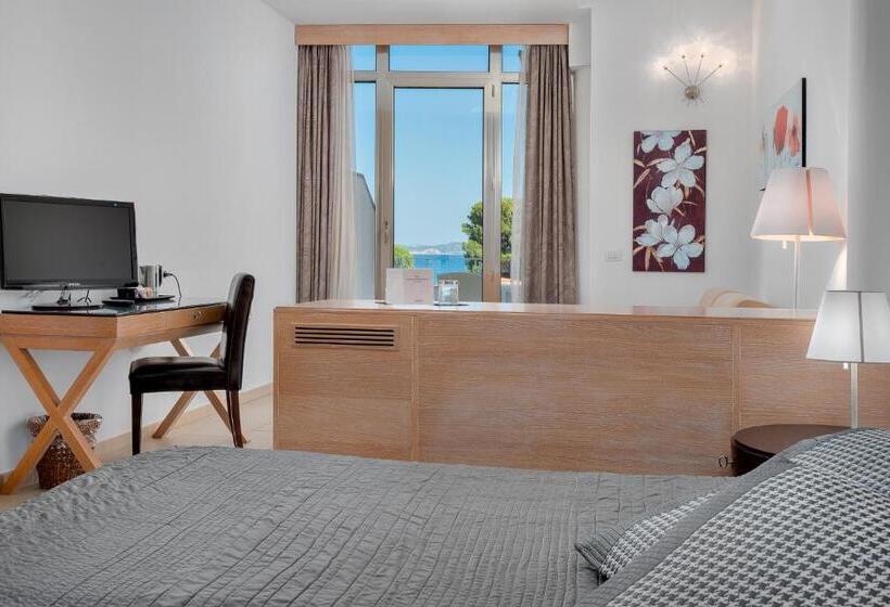 اتاق استاندارد با چشم‌انداز دریا, The Pelican Beach Resort & Spa  Adults Only
