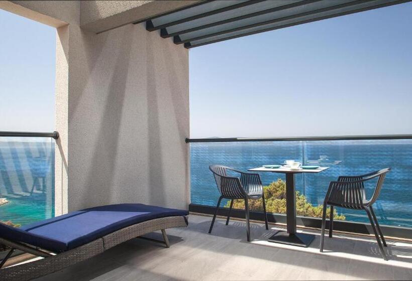 اتاق لوکس با بالکن و چشم‌انداز دریا, Villa Cascada