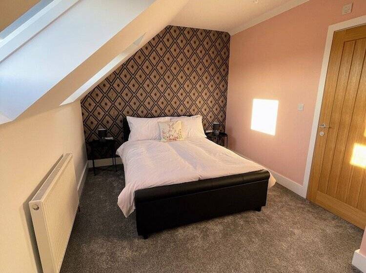 خانه 1 خوابه, 3 Double Bed Luxurious House Near Heathrow Airport