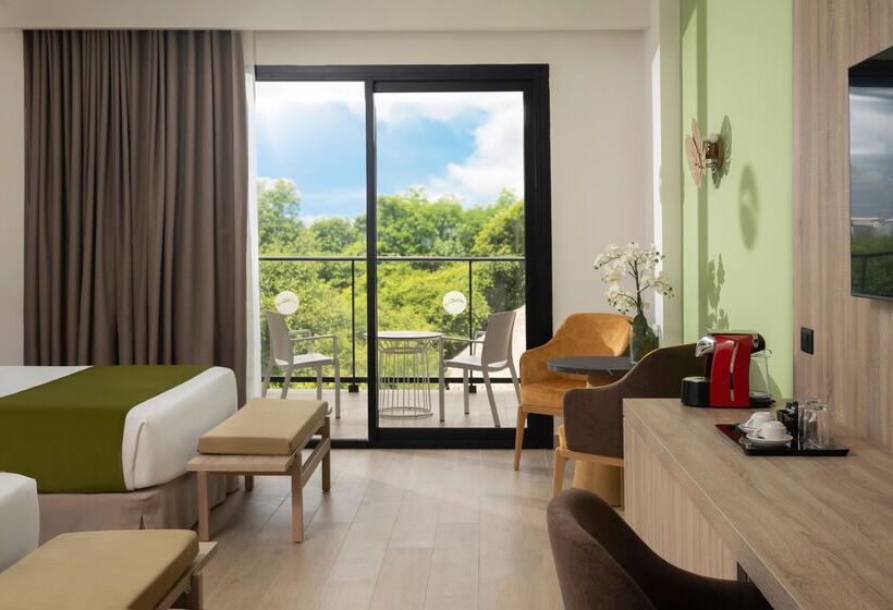 سوییت جونیور با چشم‌انداز استخر, Serenade All Suites - Adults Only Resort