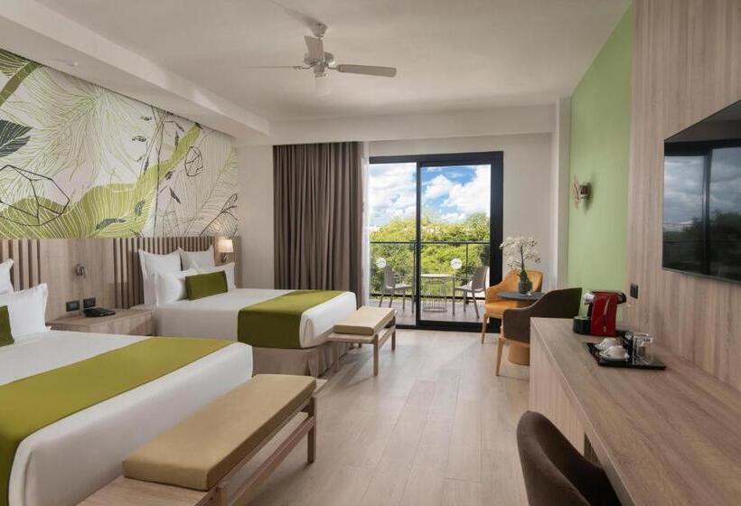 سوییت جونیور با چشم‌انداز استخر, Serenade All Suites - Adults Only Resort