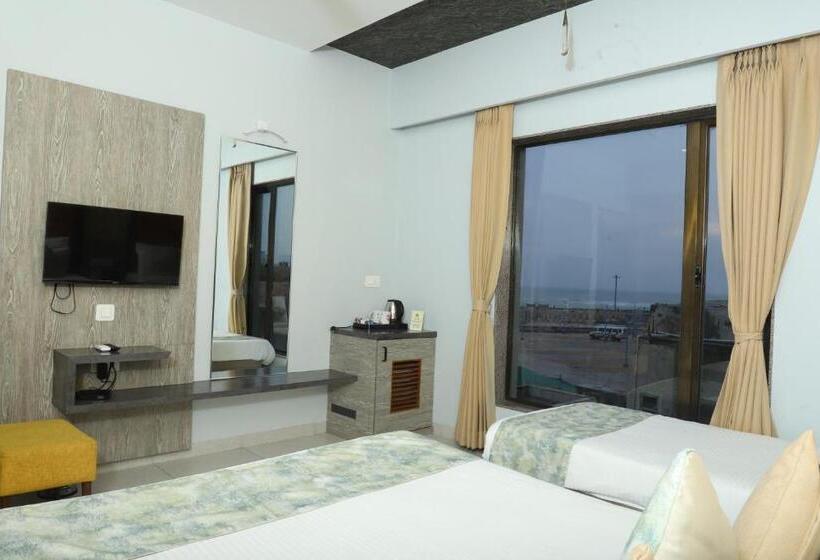 اتاق استاندارد با تخت بزرگ, The Grand Ladhukara