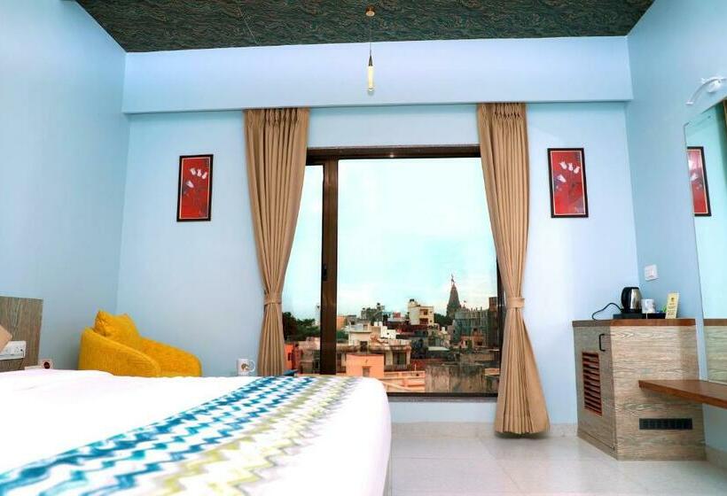 اتاق استاندارد با تخت بزرگ, The Grand Ladhukara