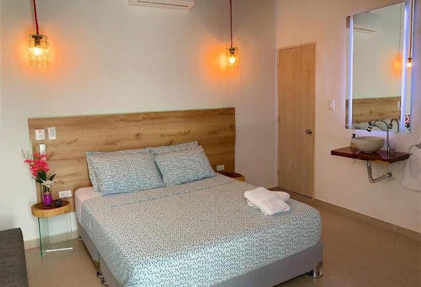 سوییت لوکس, Comunidad Calle 13 Hotel Boutique