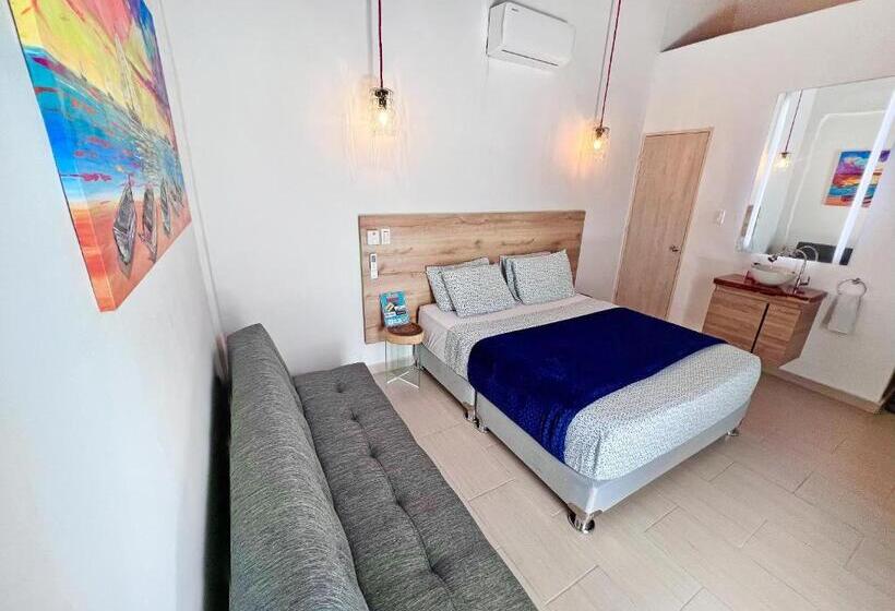 سوییت لوکس, Comunidad Calle 13 Hotel Boutique