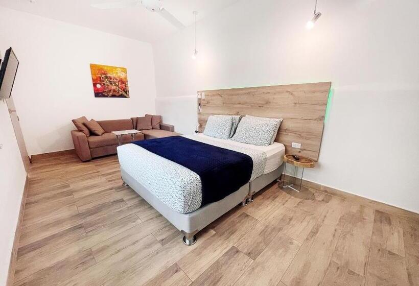 استودیوی لوکس, Comunidad Calle 13 Hotel Boutique