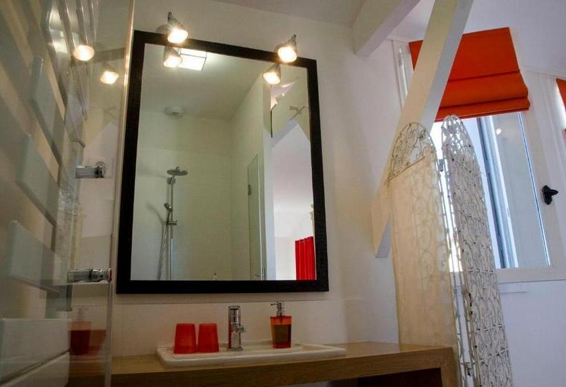 اتاق استاندارد با چشم‌انداز استخر, La Ferrade Chambres D Hôtes B&b