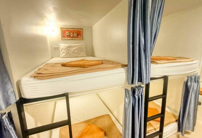تختخواب در اتاق مشترک, Jomtien Beach Hostel
