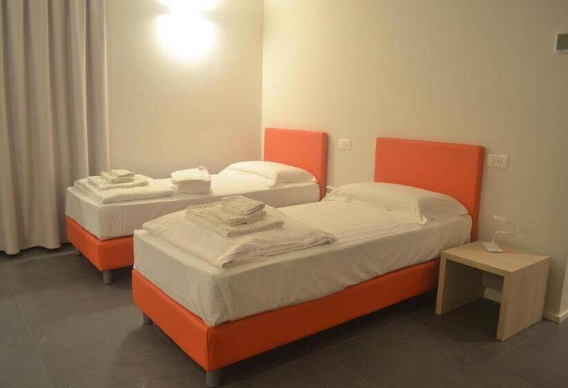 تختخواب در اتاق مشترک, Stravagante Hostel & Rooms