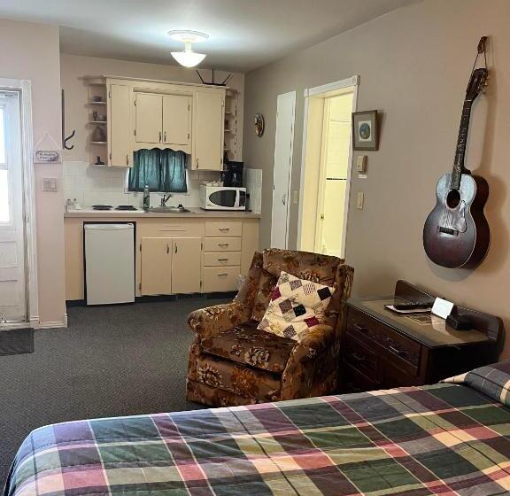اتاق استاندارد, Bluebird Motel