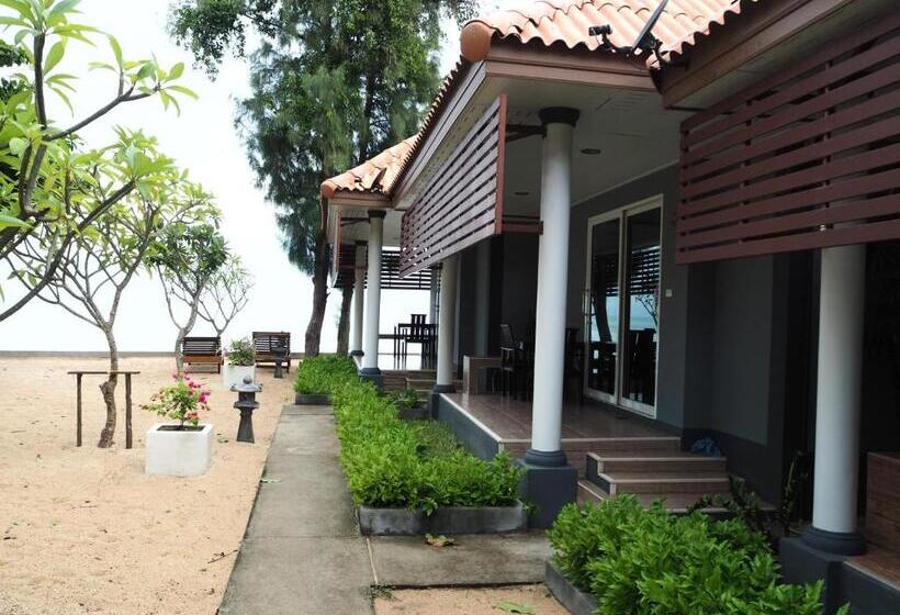 بانگلوی استاندارد با چشم‌انداز دریا, Maenam Villa