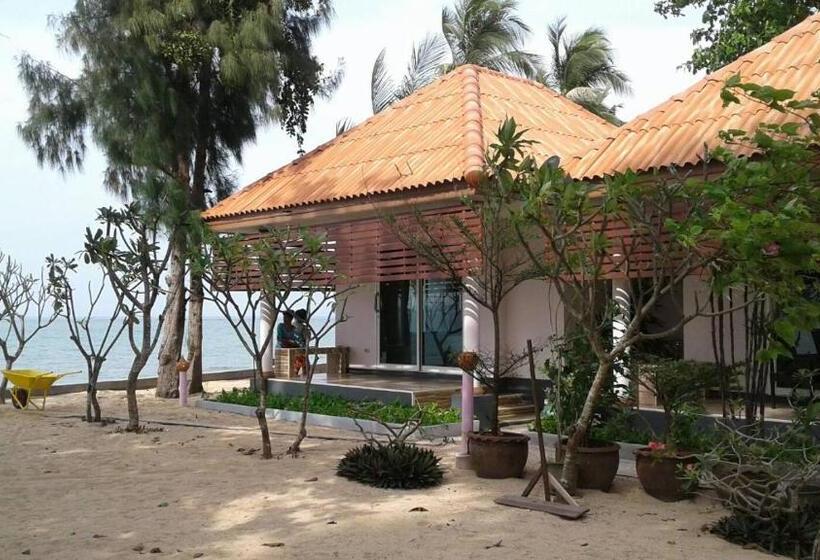 بانگلوی استاندارد با چشم‌انداز دریا, Maenam Villa
