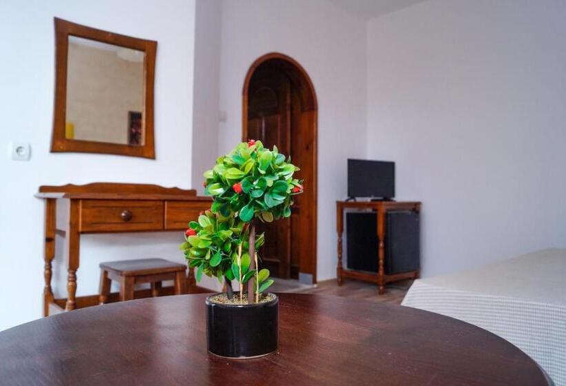 اتاق سوپریور, Chrystal Guest House
