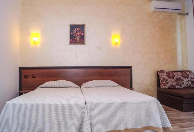 اتاق سوپریور, Chrystal Guest House